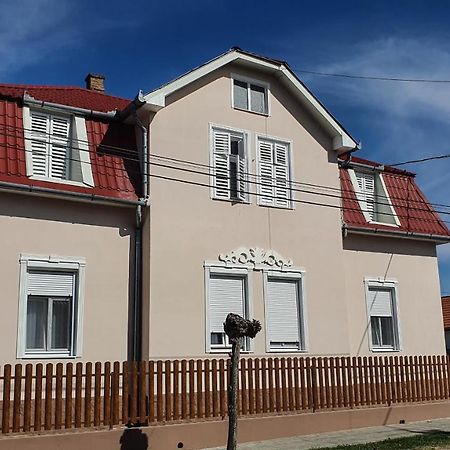 Villa Napsugár Balatonlelle Exterior foto