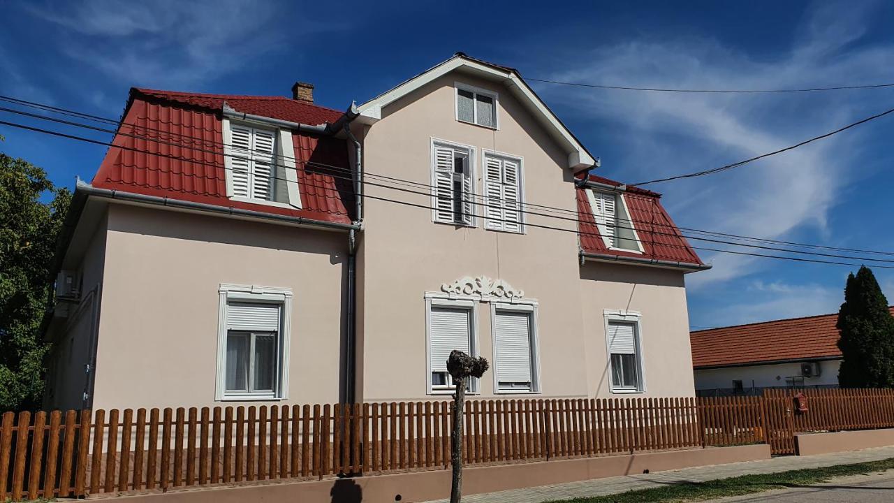 Villa Napsugár Balatonlelle Exterior foto