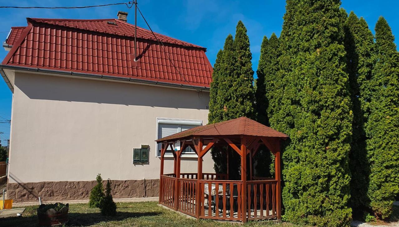 Villa Napsugár Balatonlelle Exterior foto