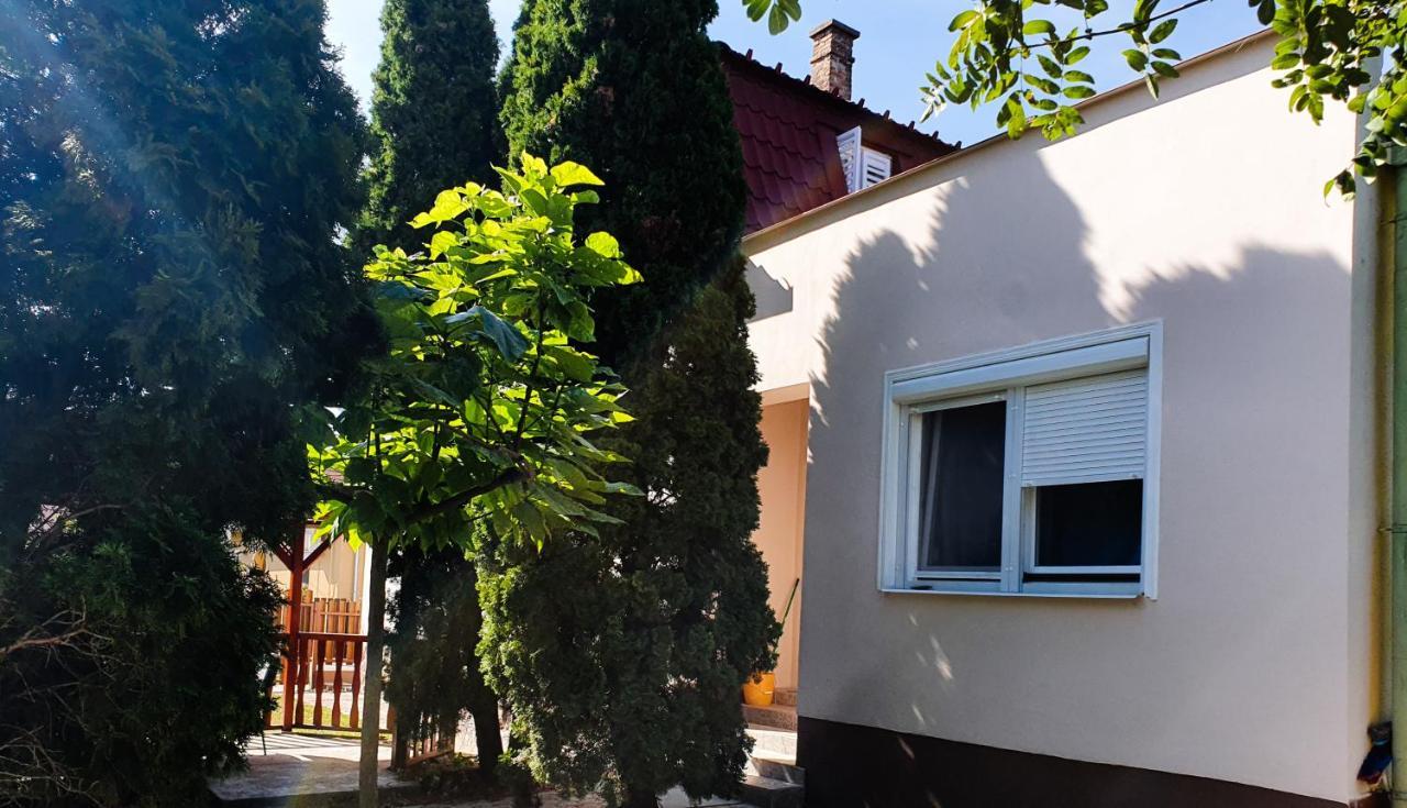 Villa Napsugár Balatonlelle Exterior foto